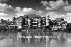 The River Thames, Windsor town