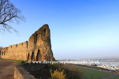 River Medway and the ruins of Rochester Castle