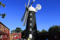 Dobsons Windmill, Burgh le Marsh village