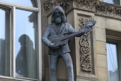 Statue of George Harrison, Hard Day's Night Hotel