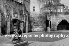 Robin Hood Statue outside Nottingham Castle