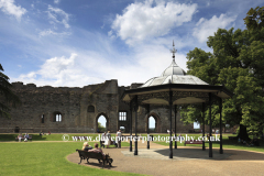 People at the Bandstand in Newark Castle