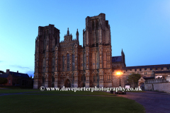 Cathedral church of St Andrews in Wells, at night