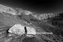 Malham Cove, limestone cliffs, Malhamdale