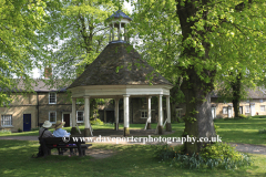 Spring, the village green at Harrold village