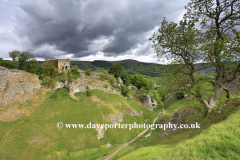 Cave Dale and Peveril Castle, Castleton village