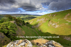 Cave Dale and Peveril Castle, Castleton village