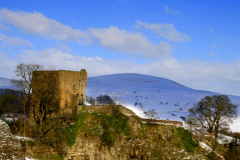 Cave Dale and Peveril Castle, Castleton village